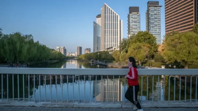 107160829-1670216602553-gettyimages-1244188633-BEIJING_ECONOMY-Ew8zg0XW7g.webp