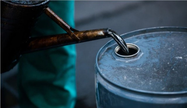 c oil-AkOZOafsBx.JPG
