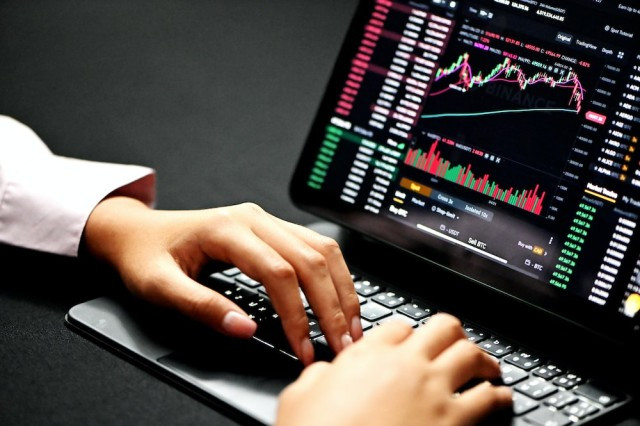 trading-ED997YrfbI.jpg